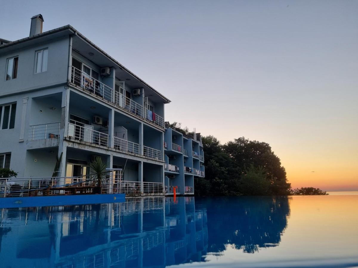 Calypso Kvariati Hotel ภายนอก รูปภาพ